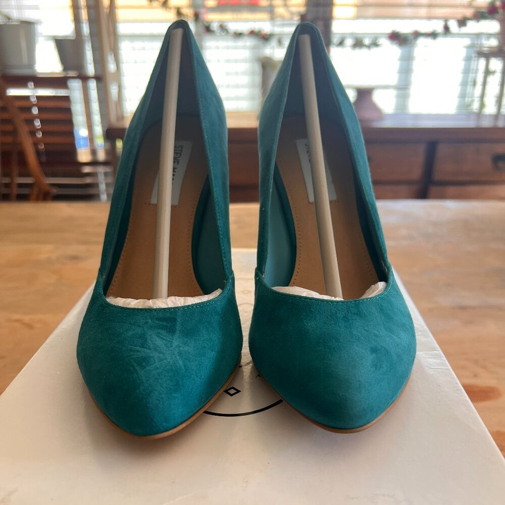 Steve Madden Stunning Suede Pumps Size 9